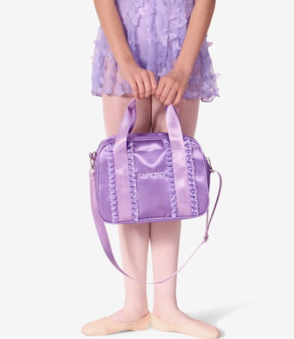 Capezio dječja torba za ples s dodatnim remenom, u elegantnoj boji lavande i posebnim baletnim detaljima.
