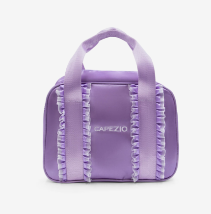 Capezio dječja torba za ples s dodatnim remenom, u elegantnoj boji lavande i posebnim baletnim detaljima.