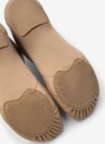 Capezio plesne cipele za Jazz Dance od 100% kože u boji kože, dizajnirane za udobnost i izvedbu.