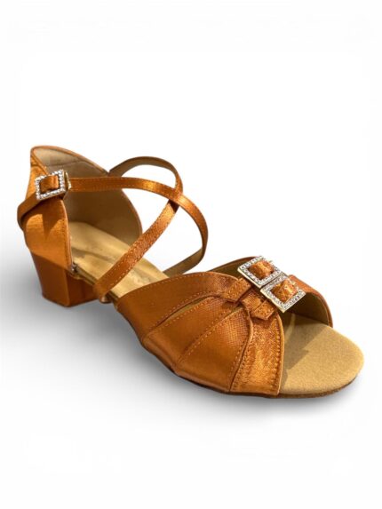 SD dječje latin plesne cipele za djevojčice, dark tan boje elegantnog satenskog materijala i niske kuban pete od 3,5cm.